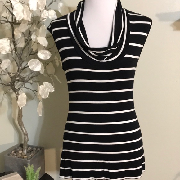 Banana Republic Tops - BANANA REPUBLIC STRIPE STRETCH TOP